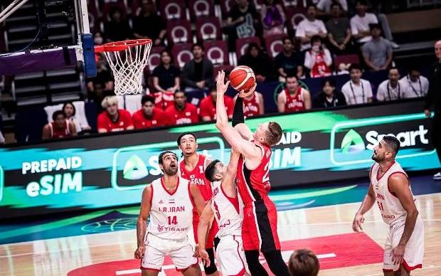 ac米兰体育官网-马德里竞技碾压波兰，阿拉巴三分雨点燃全场