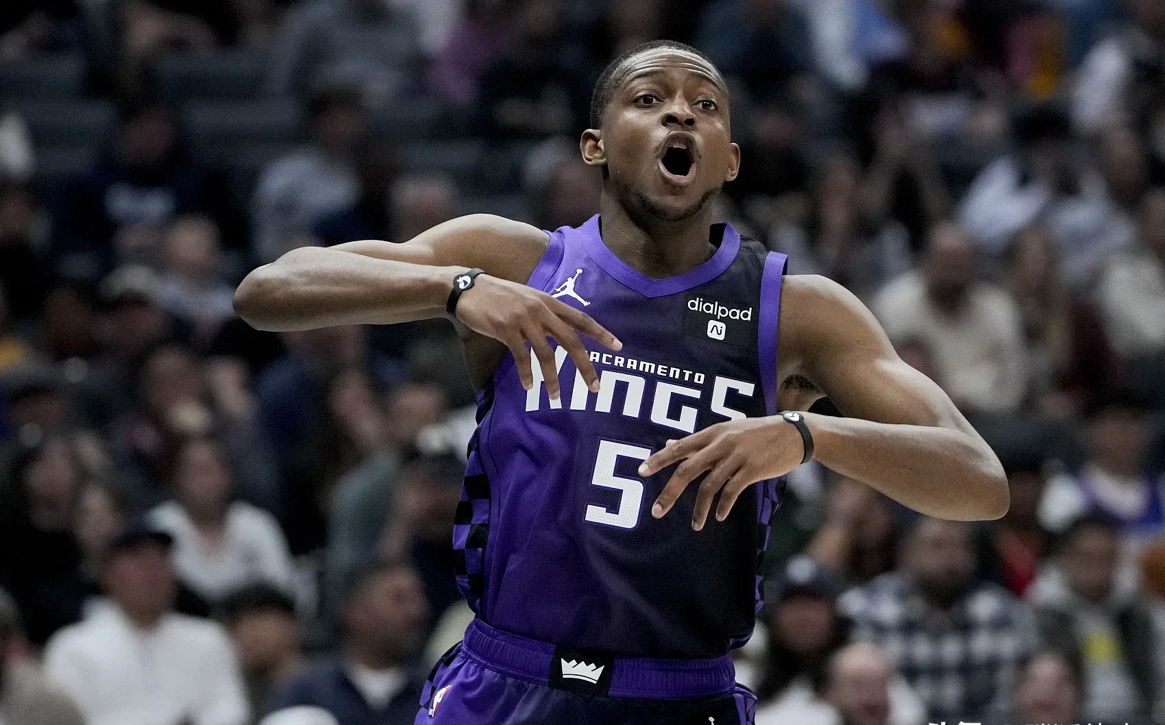 关于湖人B队爆冷掘金,字母哥高光表现的信息 关于湖人B队爆冷掘金,字母哥高光表现的信息