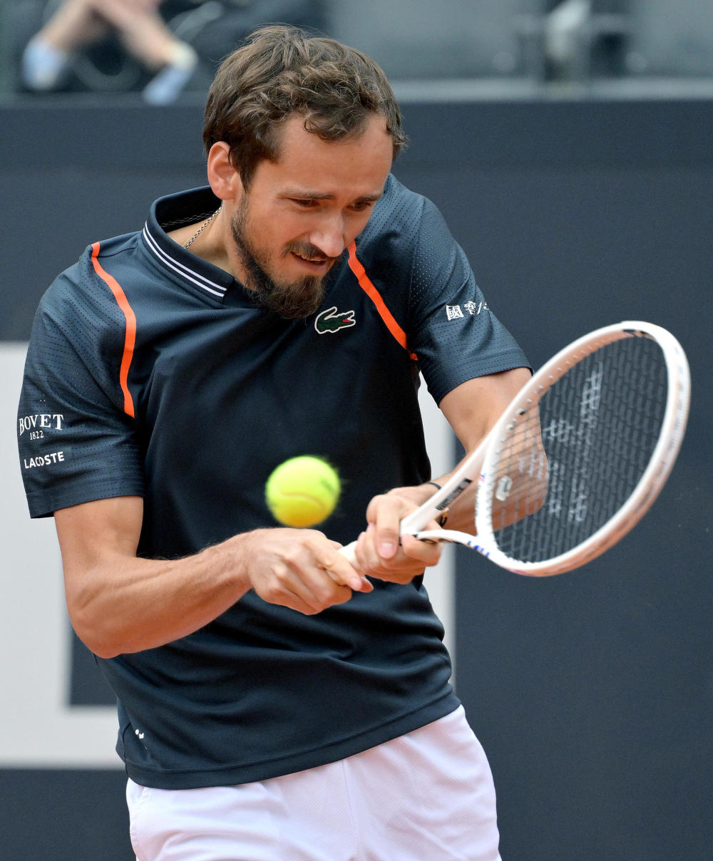 意大利网球队完胜世界网球队,梅德韦杰夫打破历史纪录的简单介绍 意大利网球队完胜世界网球队,梅德韦杰夫打破历史纪录的简单介绍