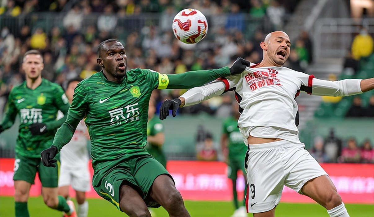 足球赛季激情升温,球队全力冲刺向胜利的简单介绍 足球赛季激情升温,球队全力冲刺向胜利的简单介绍