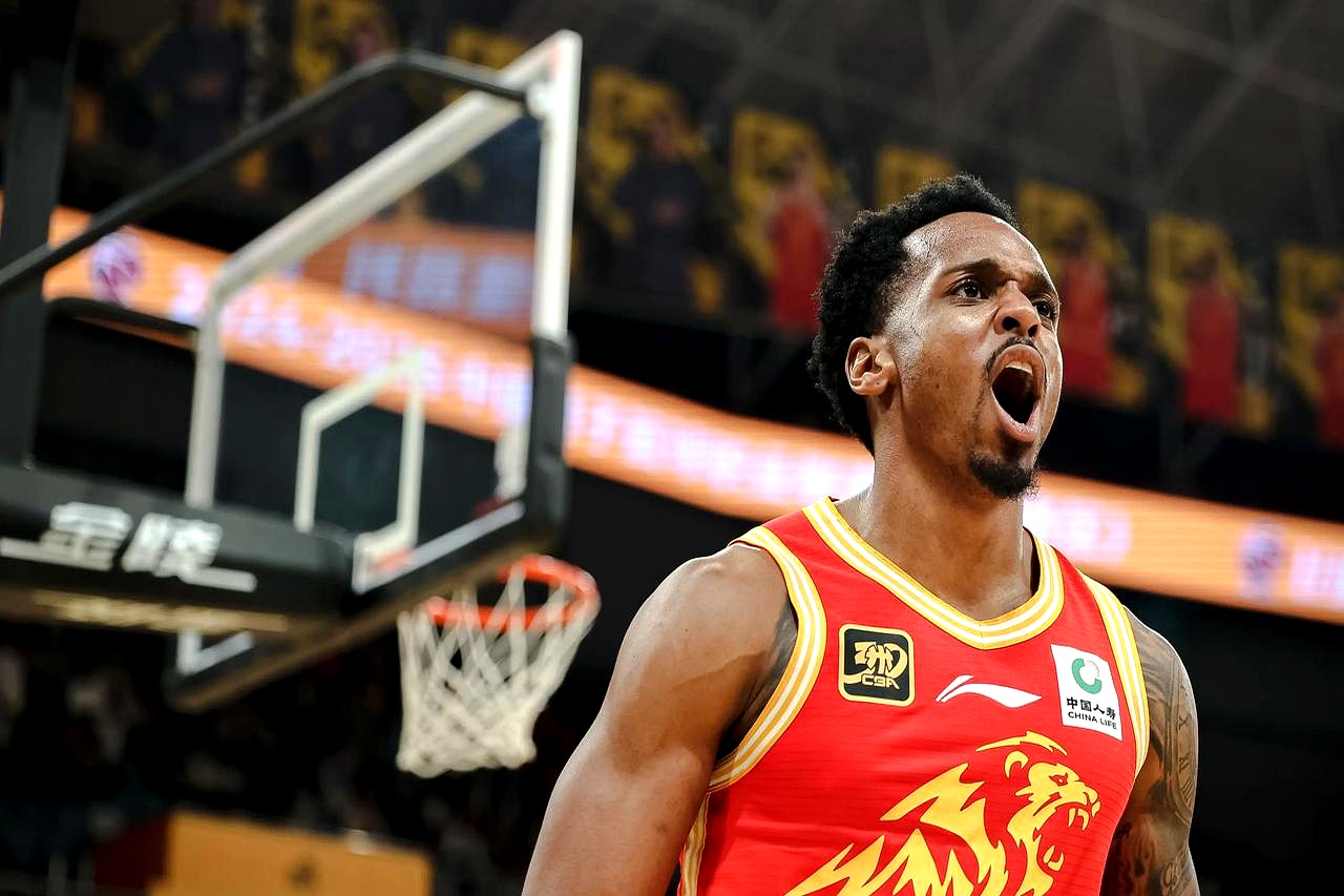 辽宁队主场失利，教练组开始调整战术的简单介绍