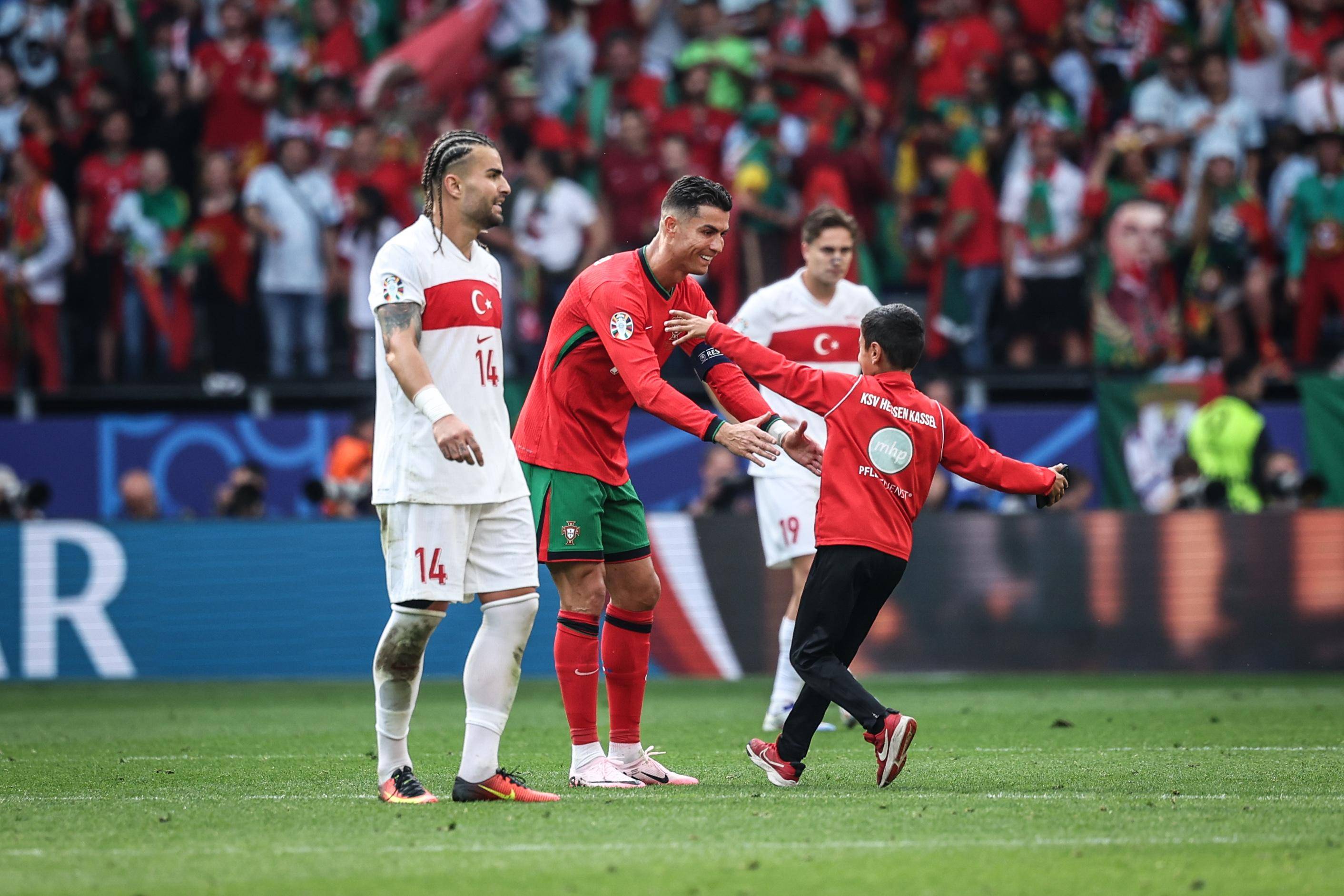 ac米兰体育官网-葡萄牙逆转瑞士，晋级欧锦预赛淘汰赛的简单介绍